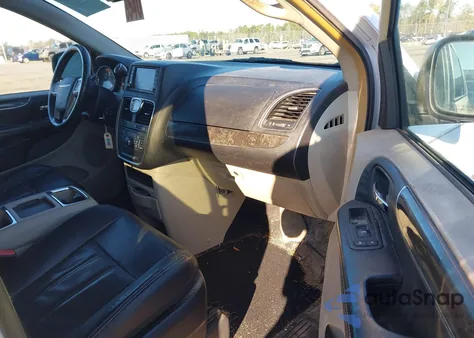 2014 Chrysler Town & Country Touring z USA, uszkodzony, nr VIN 2C4RC1BG4ER204523